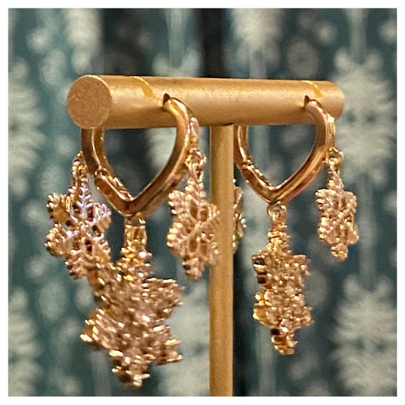 Panacea Hoop Huggie Snowflake Gold Earrings NWT - Picture 3 of 13